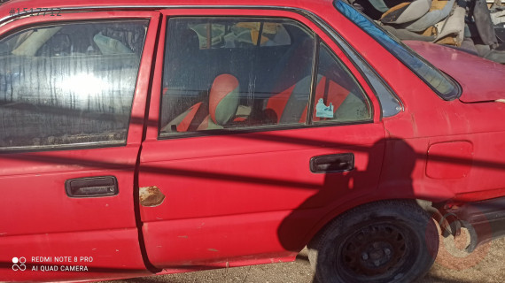 Toyota Corolla fındık kasa sol arka kapı