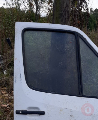 mercedes sprinter çıkma sağ ön kapı camı