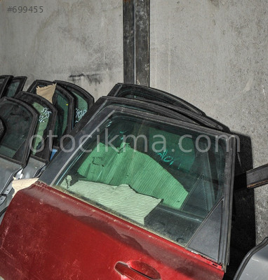 2006 volvo s40 sol arka kapı camı