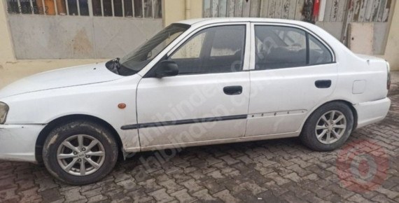 2002 Hyundai Accent kesme arka panel marşpiyel