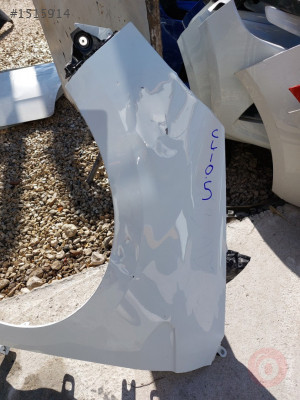 Renault clio 5 çıkma sol ön çamurluk hasarlı parça