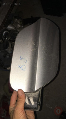 VW PASSAT B8 HATASIZ ORJİNAL ÇIKMA DEPO KAPAĞI