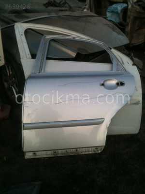 2007 çıkma volvo s40 sol arka kapı