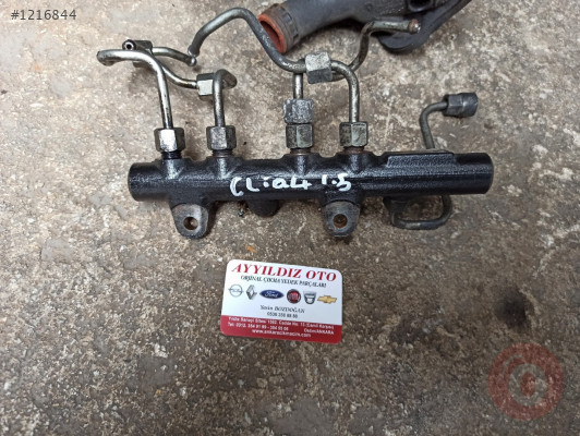 175215346R RENAULT CLİO 4 YAKIT RAMPASI