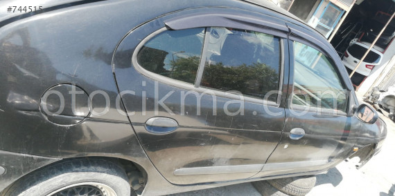 Renault Megane 1 Sağ ön kapı hatasız orjinal çıkma