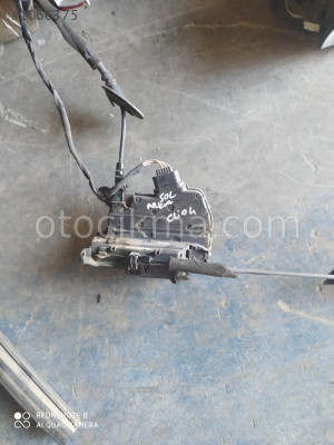 Renault Clio çıkma 805033000R sol ön kapı kilidi