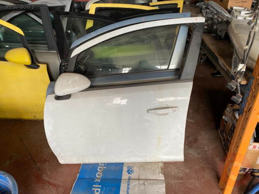 Opel corsa d çıkma kapı
