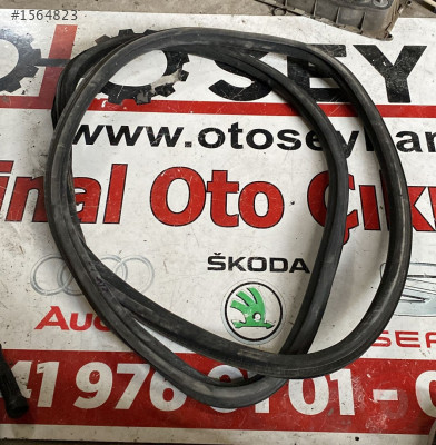 8W0831721B audi A4 B9 2017 sol ön kapı lastiği