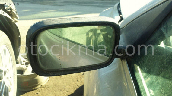 ÇIKMA 2005 VOLVO V50 DİKİZ AYNA CAMI.