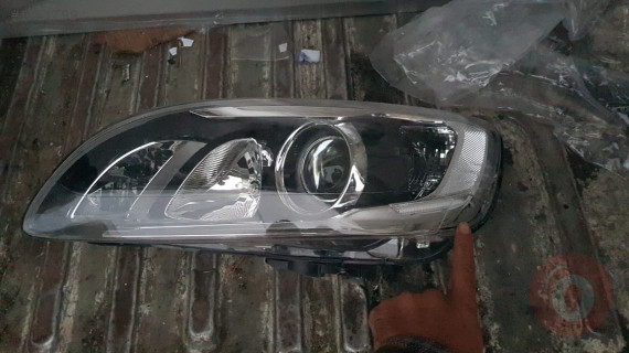 VOLVO S60 SOL  FAR MERCEKLİ ORİJİNAL ÇIKMA 2014-19