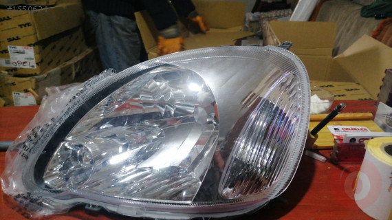 TOYOTA YARİS SOL FAR ÇELİKLER OTO ÇIKMA