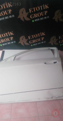 MERCEDES C SERİSİ SANA SOL ÖN KAPI BEYAZ ORJİNAL