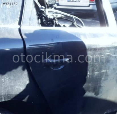 2010 VOLVO XC60 ORİJİNAL SAĞ ARKA KAPI KOLU.