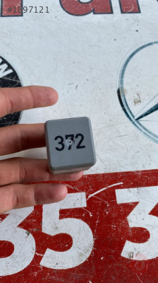 4D0951253 passat b5 audi a4 1.8 benzinli yakıt pompa rölesi