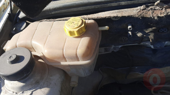 ford fiesta çıkma motor su bidonu