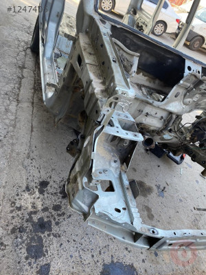 RENAULT KANGO SAĞ ÖN ÇEYREK ORJİNAL PARÇALAR