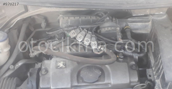 2009 model peugeot 207 1.4 çıkma klima boruları
