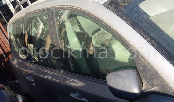 2005 VOLVO V50 ORJİNAL SAĞ TAKIM KAPI CAMI.