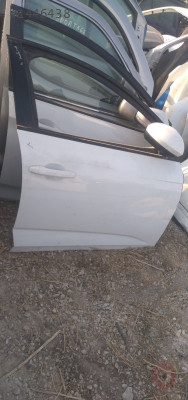 Renault megan 4 çıkma sağ ön kapı az hasarlı