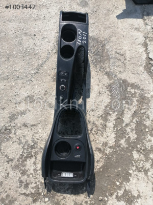 SEAT LEON ORTA KONSOL ÇIKMA PARÇA
