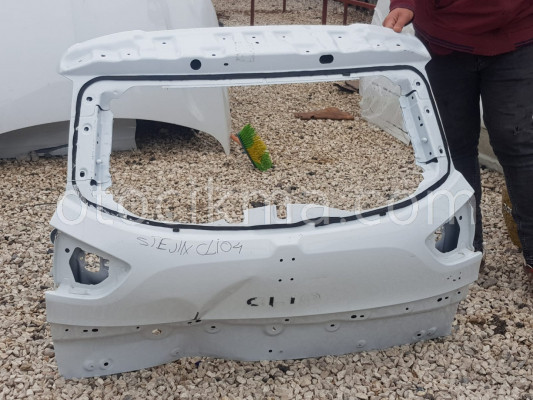 Renault clio 4 stejın arka bagaj kapagı