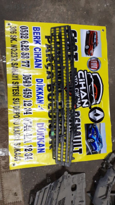 RENAULT MEGANE 2 ÇIKMA ORJİNAL ORTA IZGARA