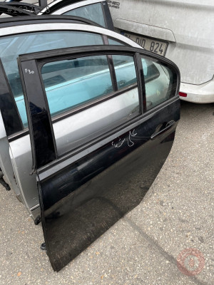 Bmw f30 çıkma sol arka dolu kapı