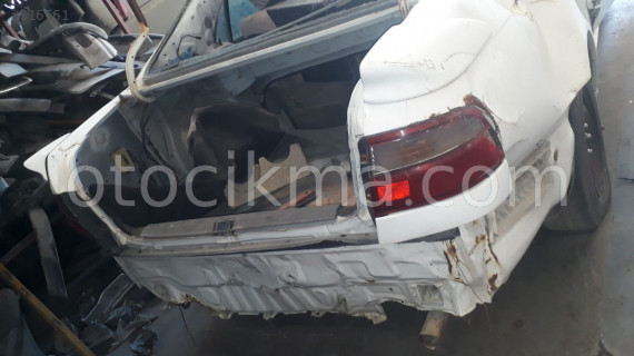 çıkma toyota carina bagaj kapısı