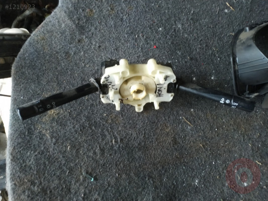 Honda Civic 98 model far silecek kolu mevcuttur.