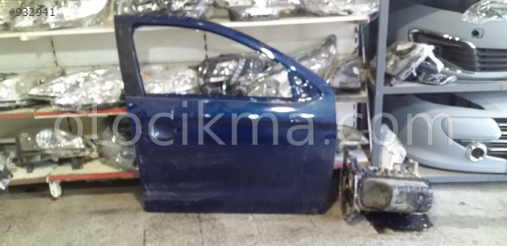 Peugeot  301 sağ ön kapı