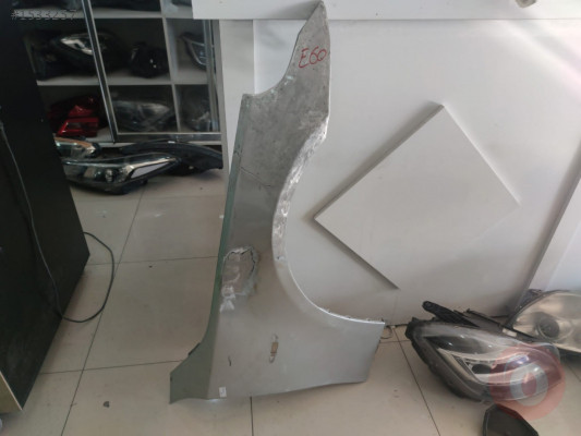 BMW 1 Serisi E87 Sağ Ön Çamurluk