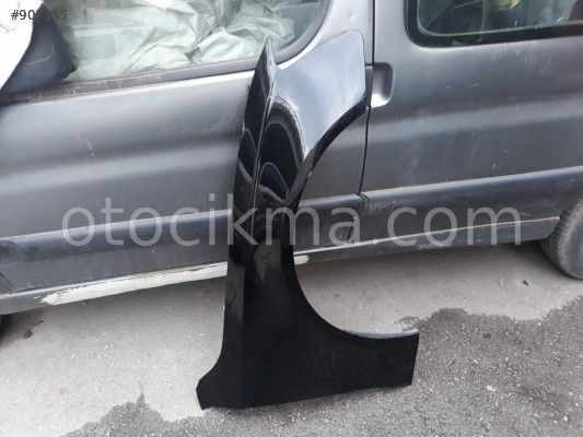 Audi A4 sağ ön çamurluk