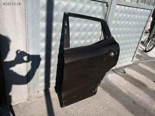 NİSSAN QASHQAİ ÇIKMA SİYAH SOL ARKA KAPI DÜZCE