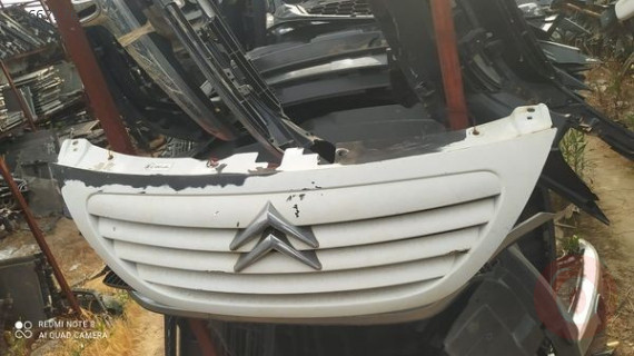 Citroen C3. Model 2005 ön panjur çıkma