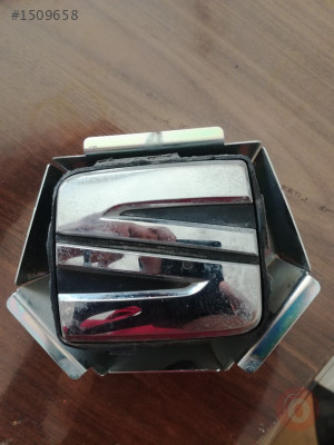 Seat Leon arka arma bagaj kapağı açma kolu.