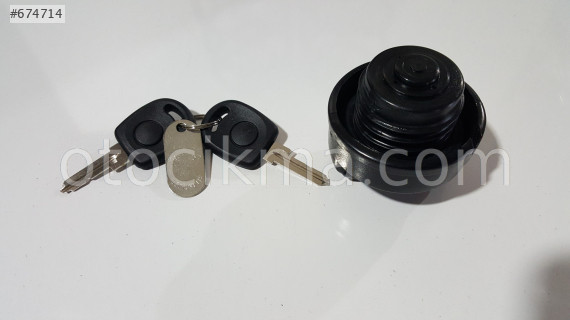 AUDİ A-80 1991-1995  YAKIT DEPOSU KAPAĞI ANAHTARLI SIFIR