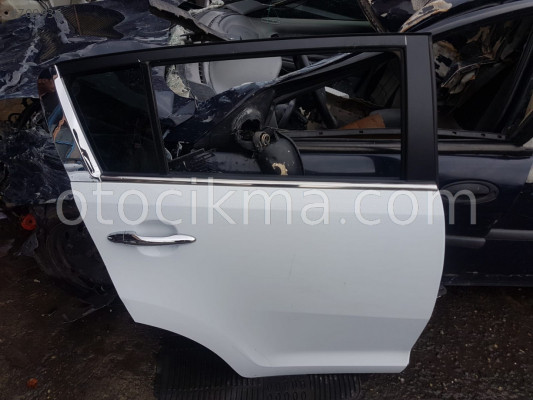 Kia Sportage Sağ arka kapı beyaz hatasız orjinal çıkma