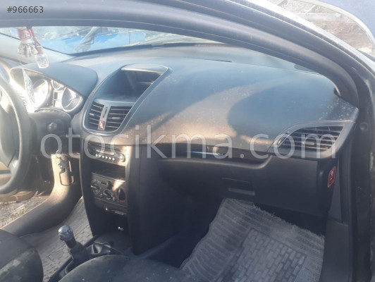 2009 model peugeot 207 1.4 benzinli çıkma torpido