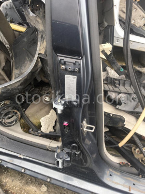 Audi A4 sol arka kapı menteşesi hatasız çıkma