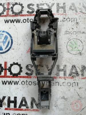 3B0837886 vw passat B5 sağ arka kapı dış açma kolu braketi