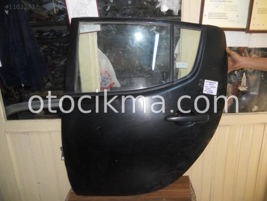 MİTSUBİSHİ L200 SOL ARKA KAPI KİLİTLERİ ORJİNAL ÇIKMA