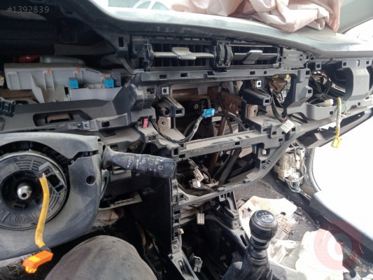 Toyota Auris Alt Göğüs 2013-2018