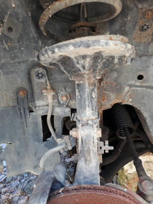 Mazda 323 ön amatösörler ve yaylari mevcuttur
