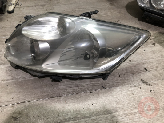 Toyota auris sol önfar