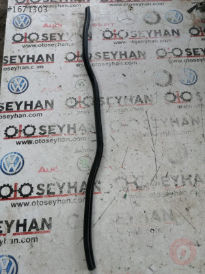 8P4837671 audi a3 2010 sağ ön kapı kartonu lastiği
