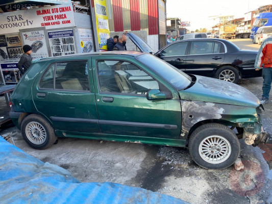 RENAULT CLİO 1 HATCBACK  SAĞ ARKA KELEBEK CAMI 1995-1998