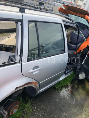 Volkswagen Bora Station Sağ Arka Kapı Camı hatasız  orjinal