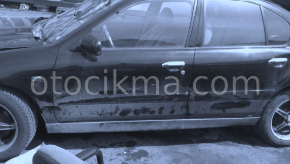 2000 NİSSAN PRİMERA 1.8 ÇIKMA SOL YAN PANEL.