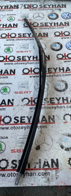 1J6839408C volkswagen golf 4 sağ arka kapı cam kızağı