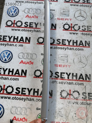 8V1853190 audi a3 2020 göğüs çıtası kaplaması